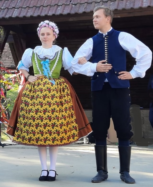 1) Lukovany_kroj_ stárci_1